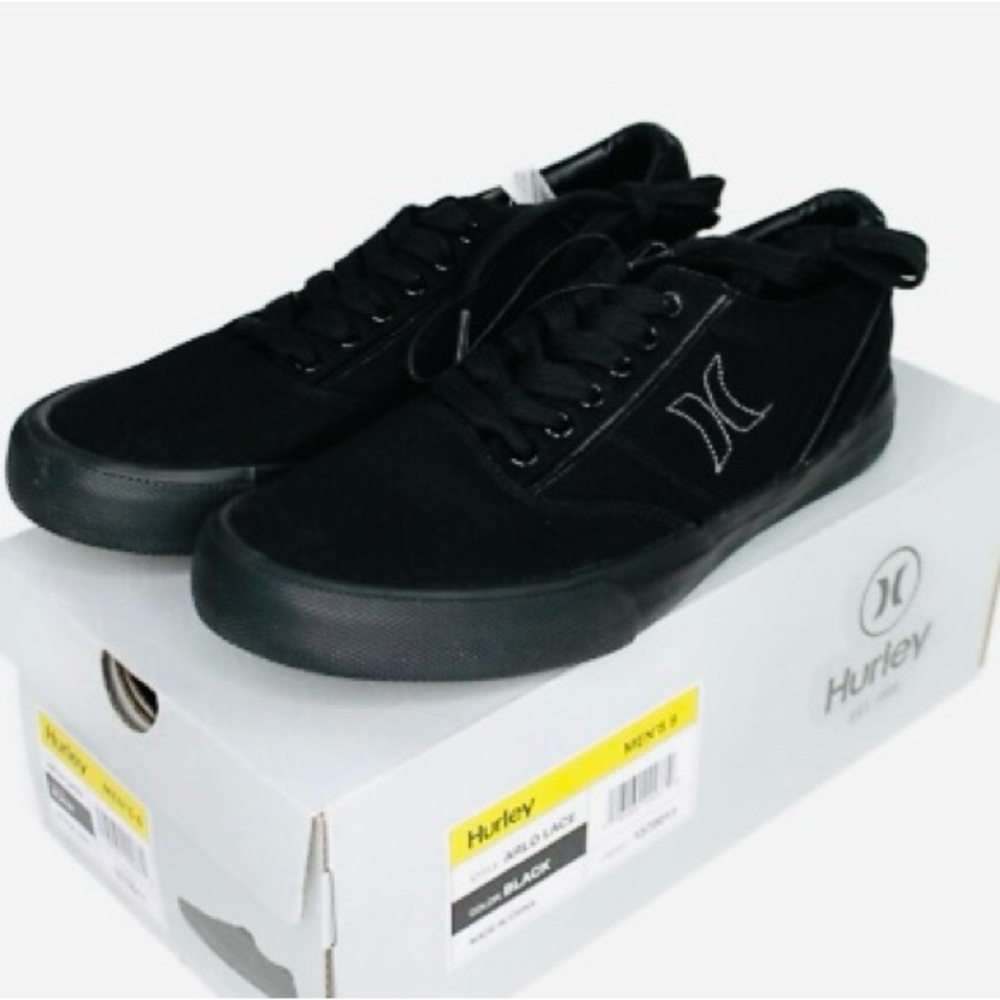 Men’s size 8 black Hurley shoes.